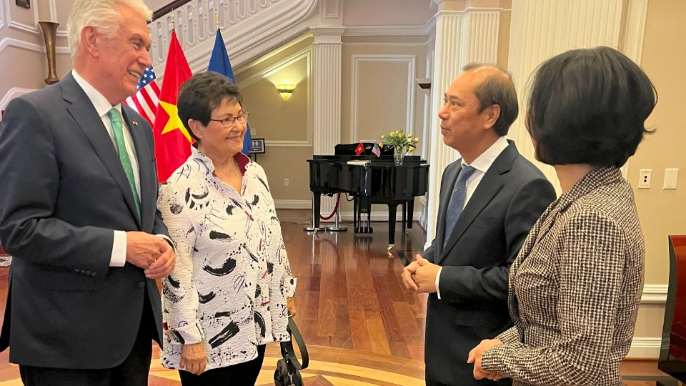 Visiting-with-Vietnam-Amb.jpg